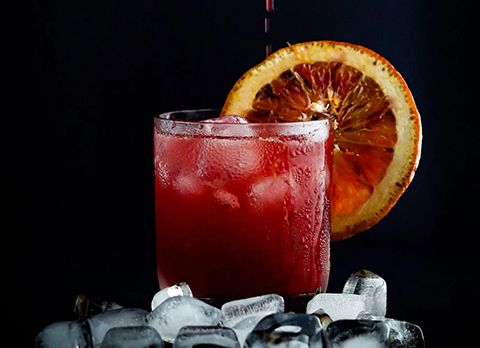 Sangría burbujeante de naranja sanguina